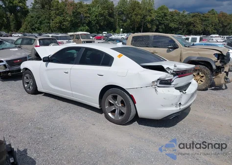 2016 Dodge Charger Sxt z USA, uszkodzony, nr VIN 2C3CDXHG5GH204377